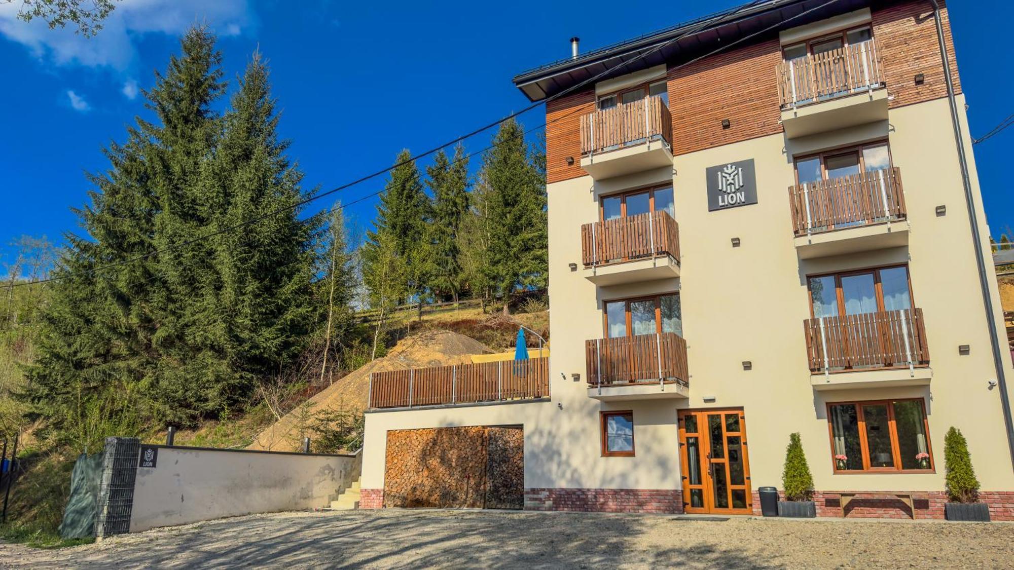 Lion Hotel Bukovel Ngoại thất bức ảnh