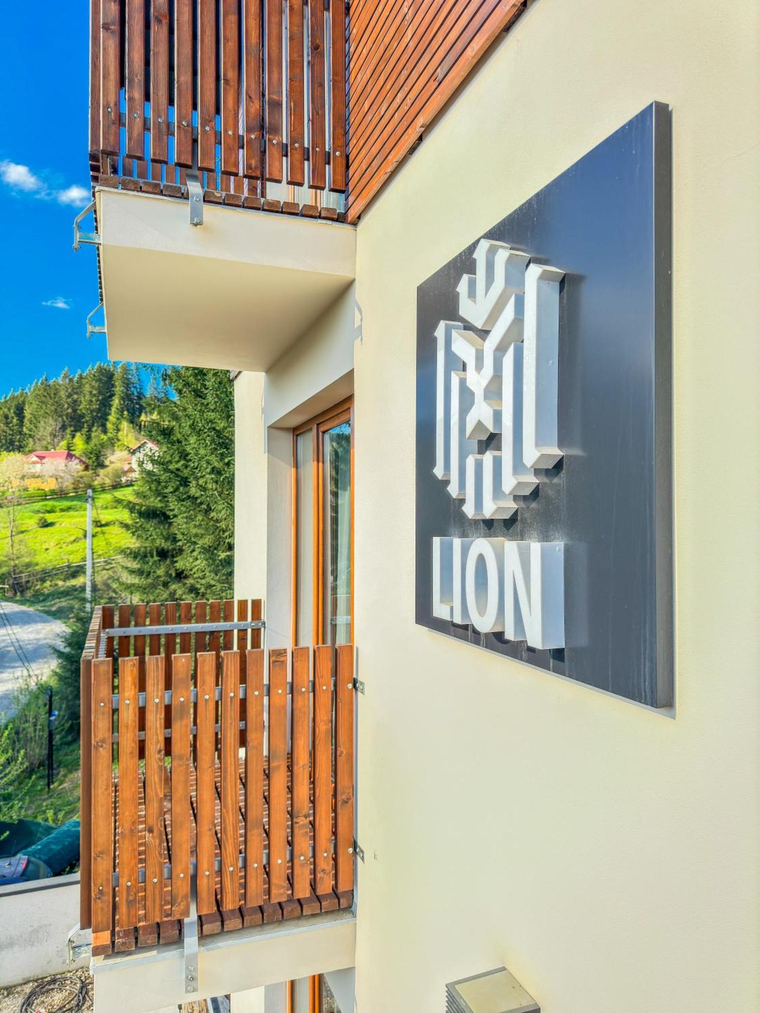 Lion Hotel Bukovel Ngoại thất bức ảnh